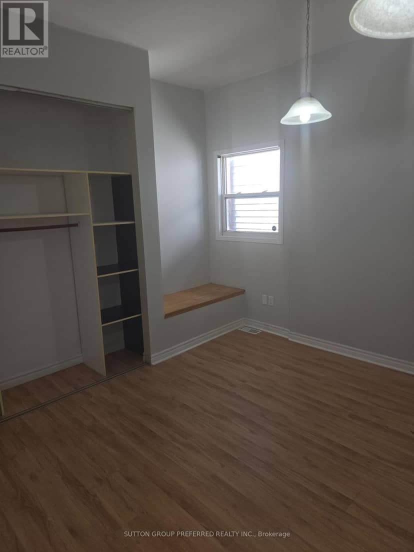 1001 Oxford Street E — photo 8 of 12