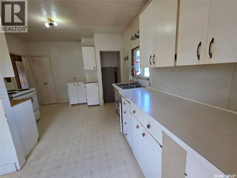 89 8th AVENUE NE, Swift Current, photo 2