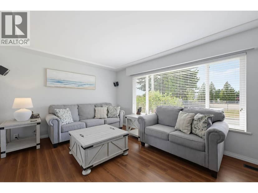 273 Burns Street, Coquitlam, photo 2