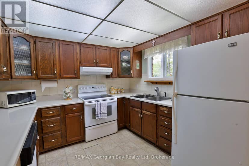 1 Lindale Avenue — photo 12 of 40