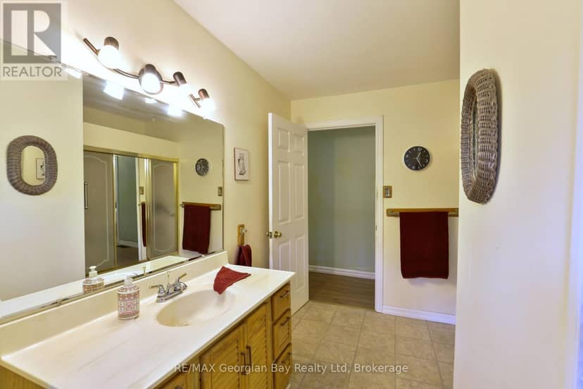 1 Lindale Avenue — photo 21 of 40