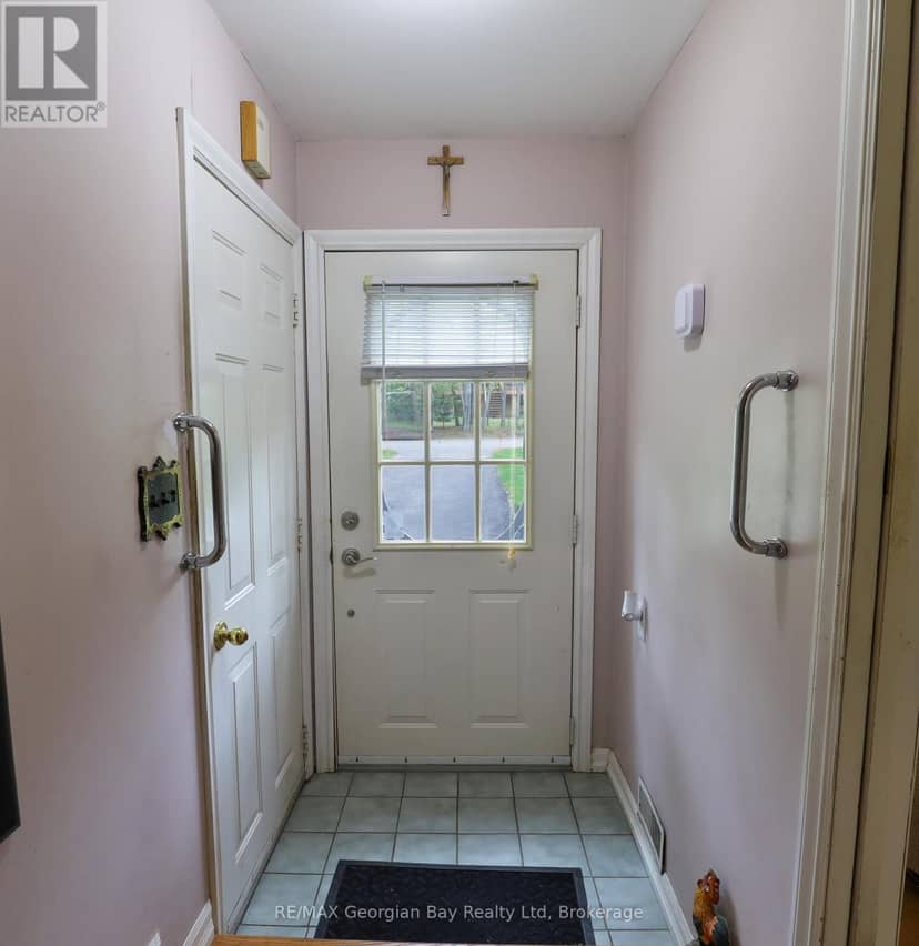 1 Lindale Avenue — photo 3 of 40