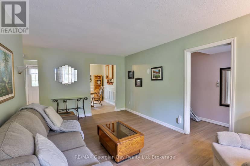 1 Lindale Avenue — photo 5 of 40