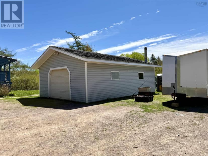 500 242 Highway — photo 38 of 40