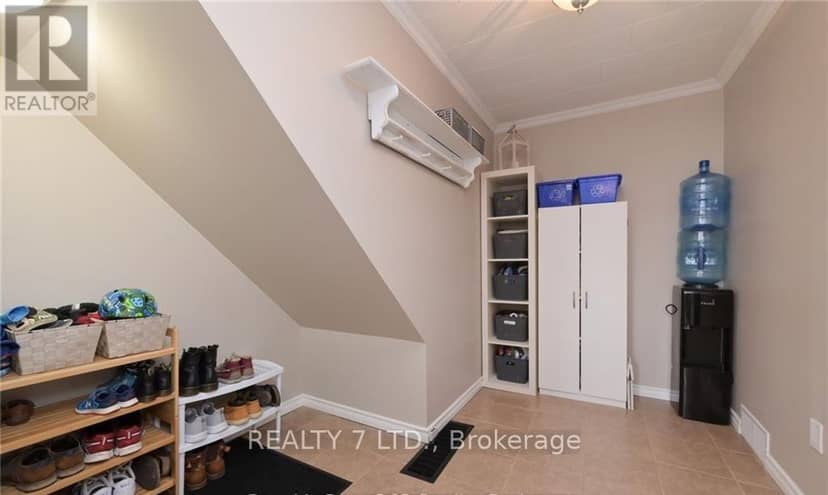 270 James Street E — photo 15 of 34