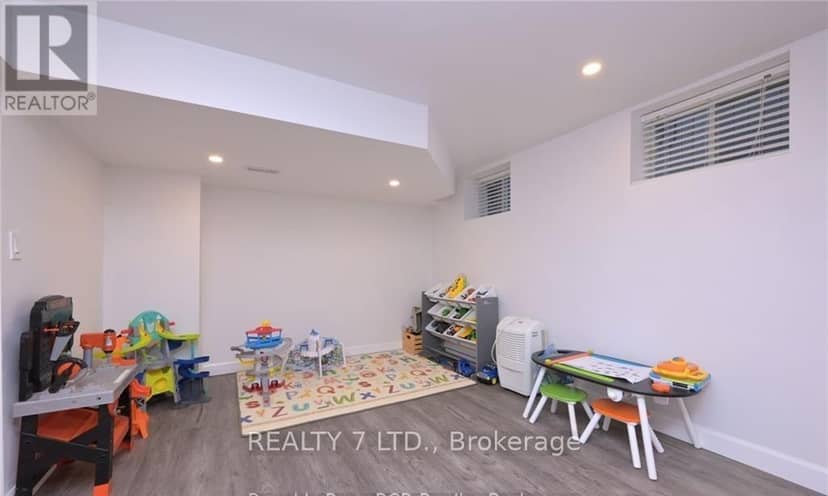 270 James Street E — photo 20 of 34