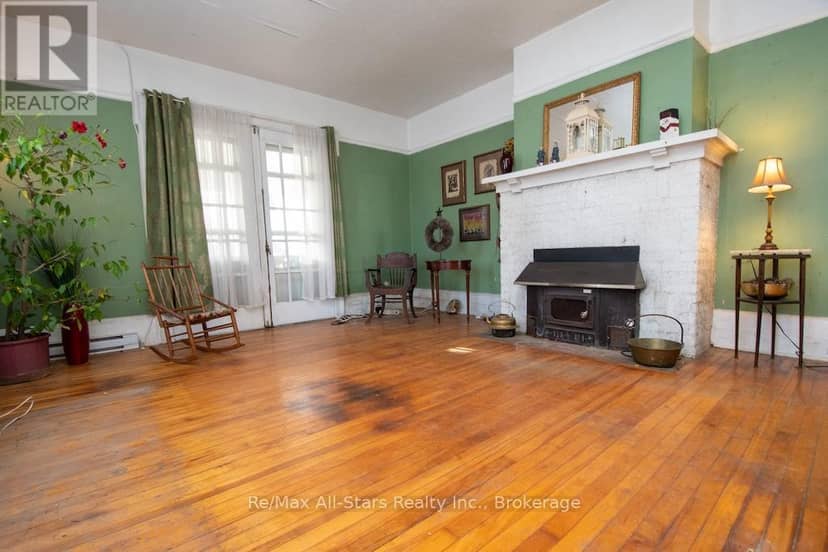 173 Lindsay Street S — photo 13 of 40