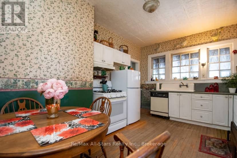 173 Lindsay Street S — photo 21 of 40