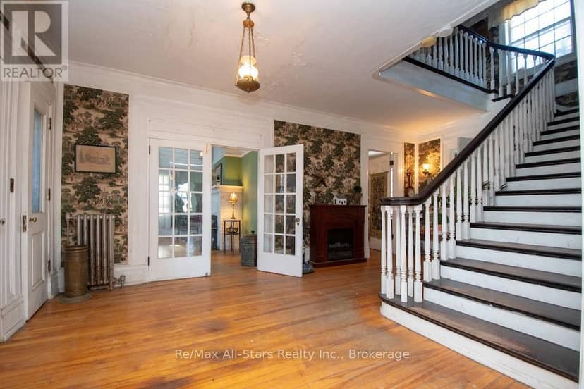 173 Lindsay Street S — photo 4 of 40