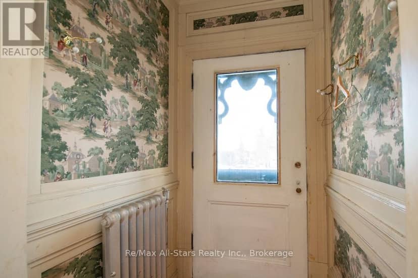 173 Lindsay Street S — photo 6 of 40