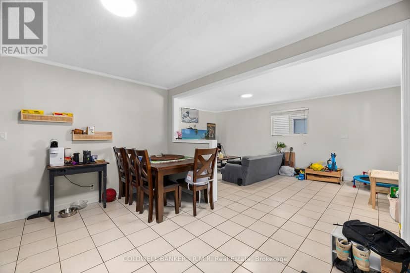 371 John Street — photo 10 of 33