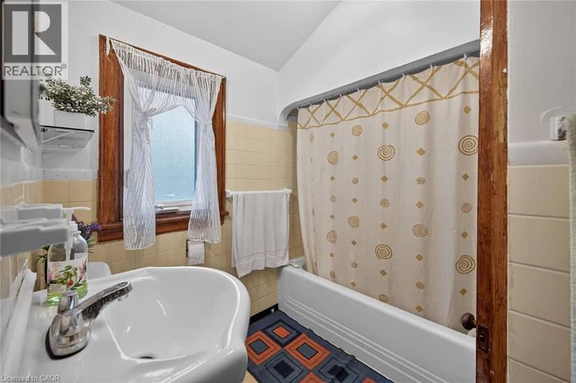 144 HUNTER Street W — photo 26 of 40