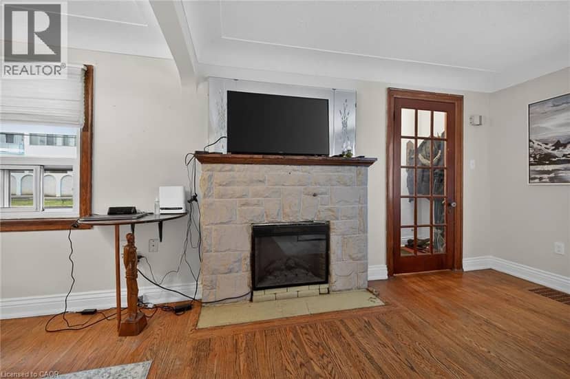 144 HUNTER Street W — photo 10 of 40