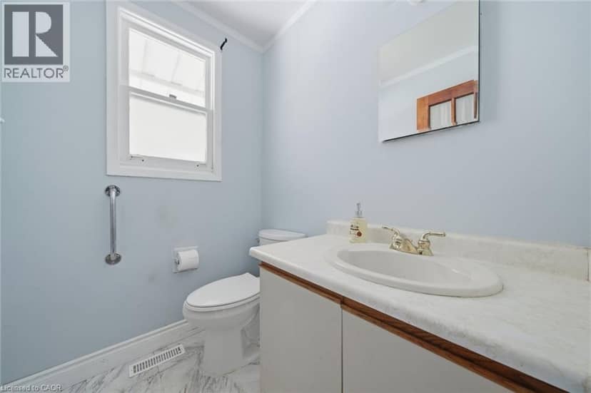 3 TWINOAKS Crescent — photo 8 of 23