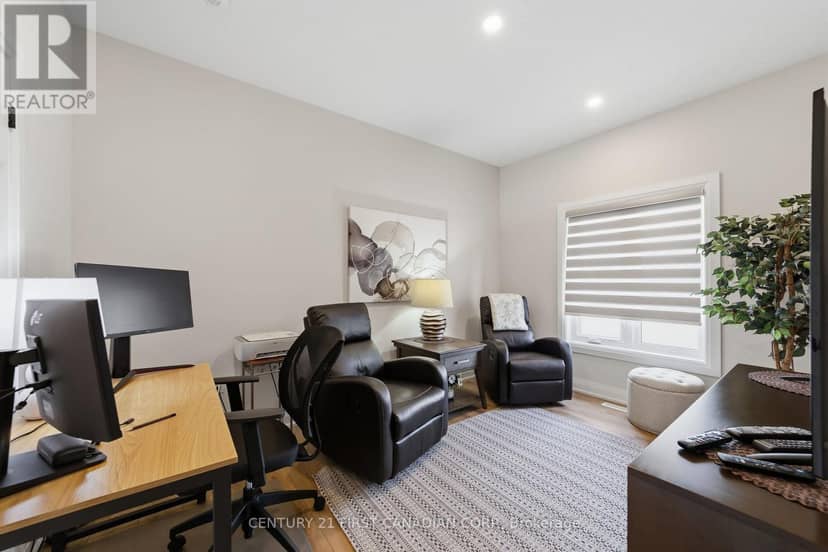 4 Postma Crescent — photo 16 of 36