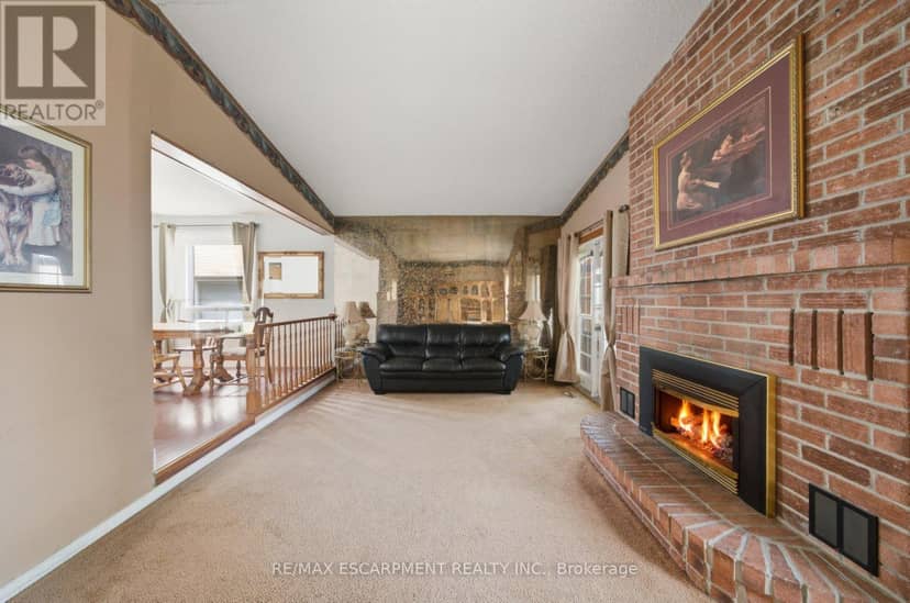 3 Twinoaks Crescent — photo 6 of 23