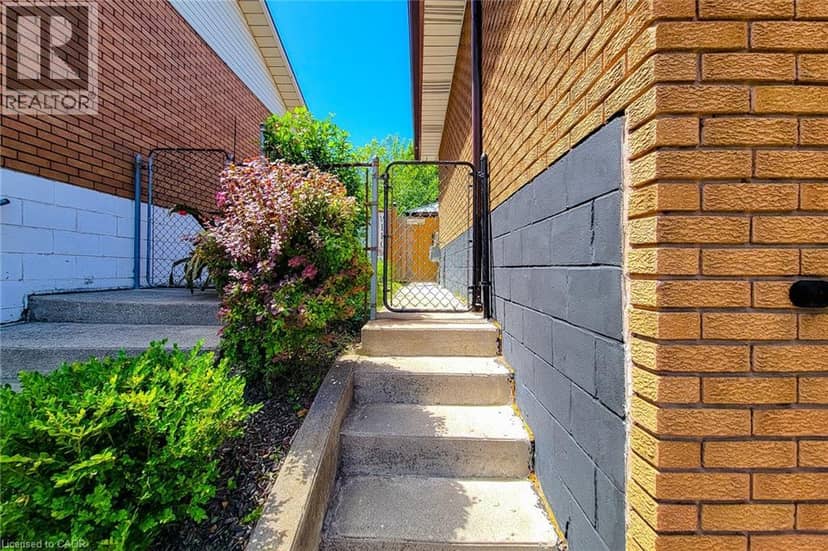 12 MAITLAND Avenue — photo 3 of 40