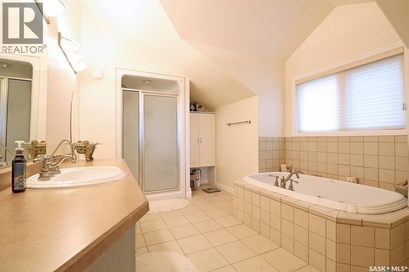 305 Jubilee DRIVE — photo 23 of 40