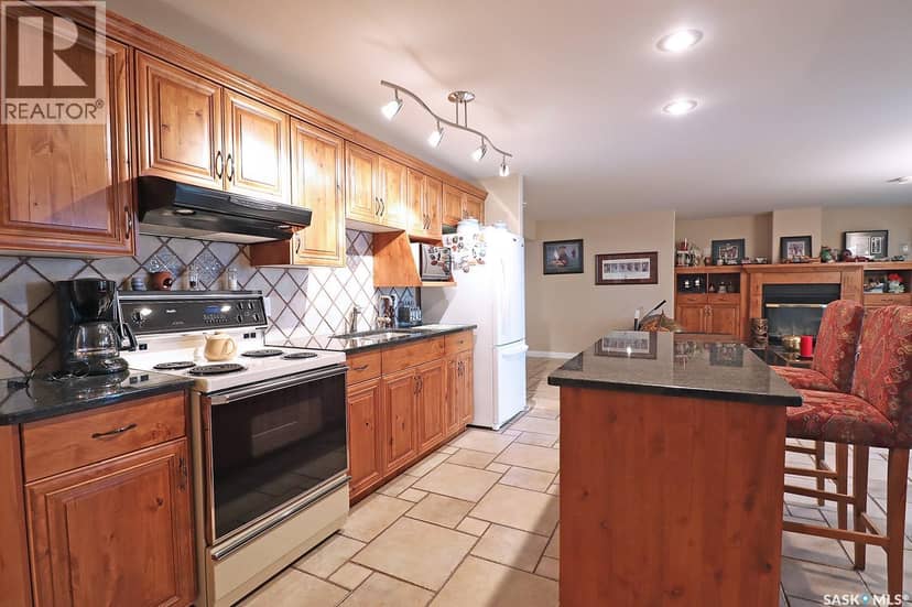 305 Jubilee DRIVE — photo 8 of 40