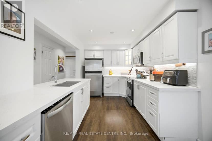 323 Michael Drive — photo 13 of 32