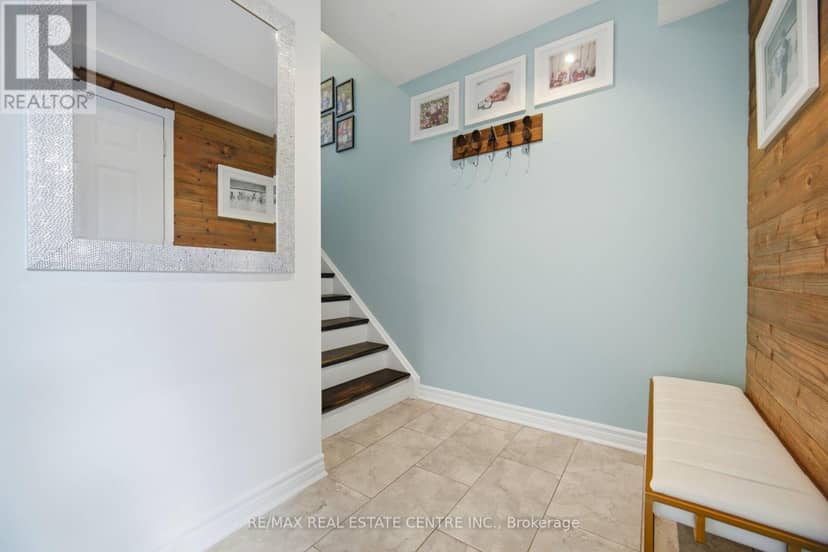 323 Michael Drive — photo 15 of 32