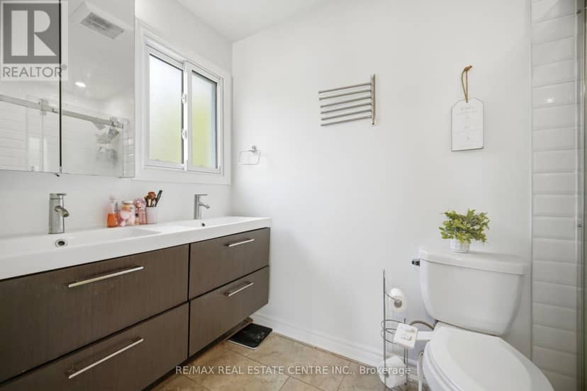 323 Michael Drive — photo 18 of 32