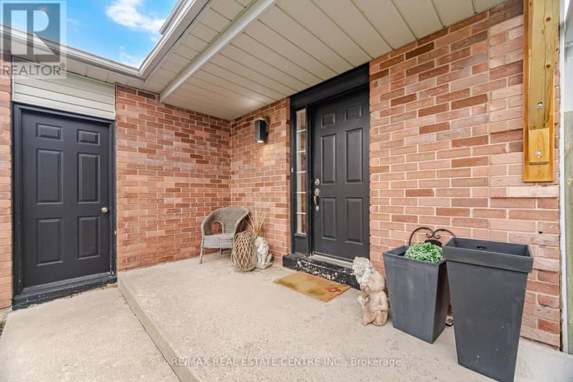 323 Michael Drive — photo 4 of 32