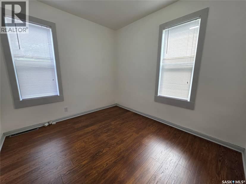 226 9th AVENUE NE — photo 11 of 32