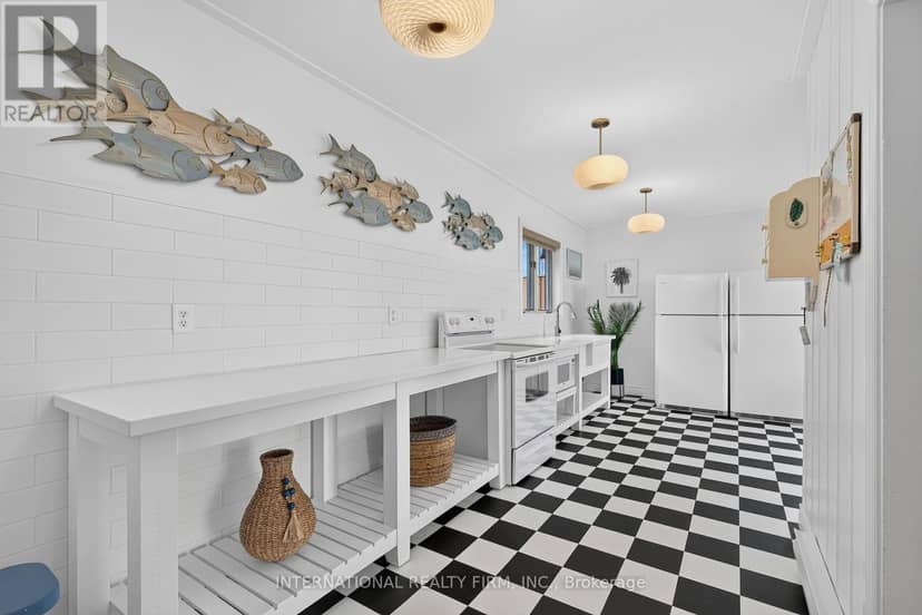 2032 Lakeshore Drive — photo 10 of 40