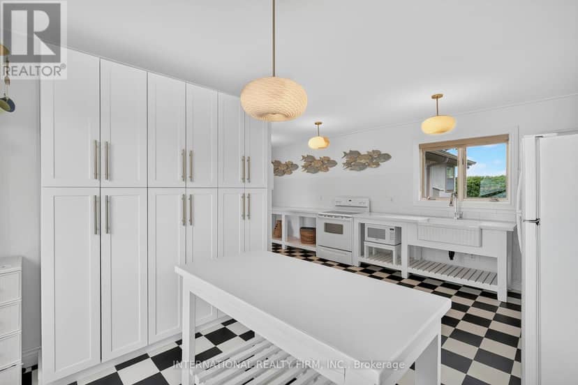 2032 Lakeshore Drive — photo 12 of 40