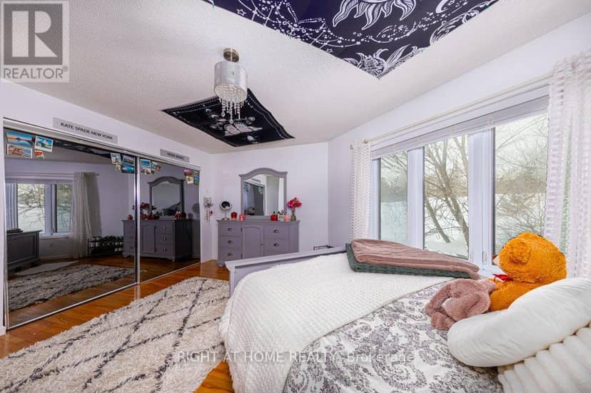 550 Queen Street E — photo 26 of 40