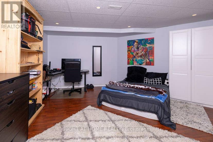 550 Queen Street E — photo 34 of 40