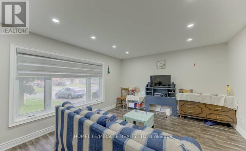 142 Cornerbrook Crescent — photo 5 of 18