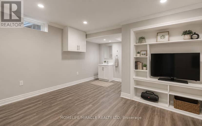 142 Cornerbrook Crescent — photo 3 of 18