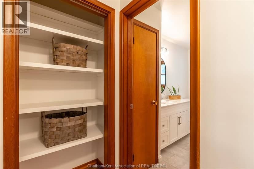 140 Gregory DRIVE East — photo 19 of 27