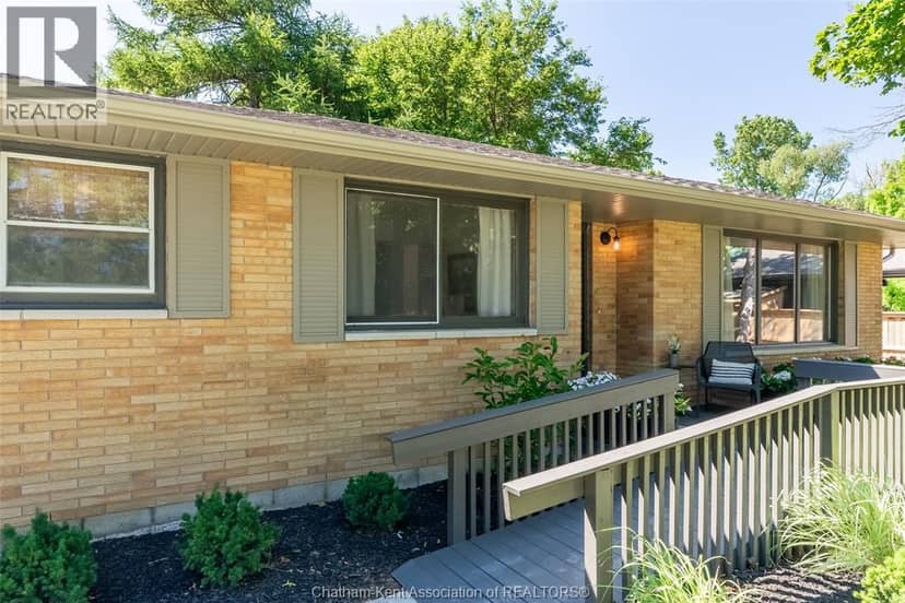 140 Gregory DRIVE East, Chatham Township, photo 2