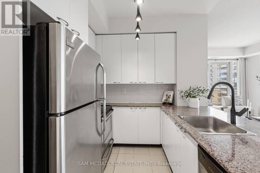1611 - 385 Prince Of Wales Drive — photo 4 of 23