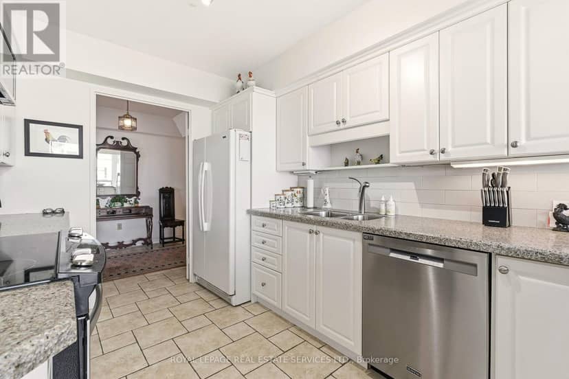 1602 - 2180 Marine Drive — photo 16 of 38
