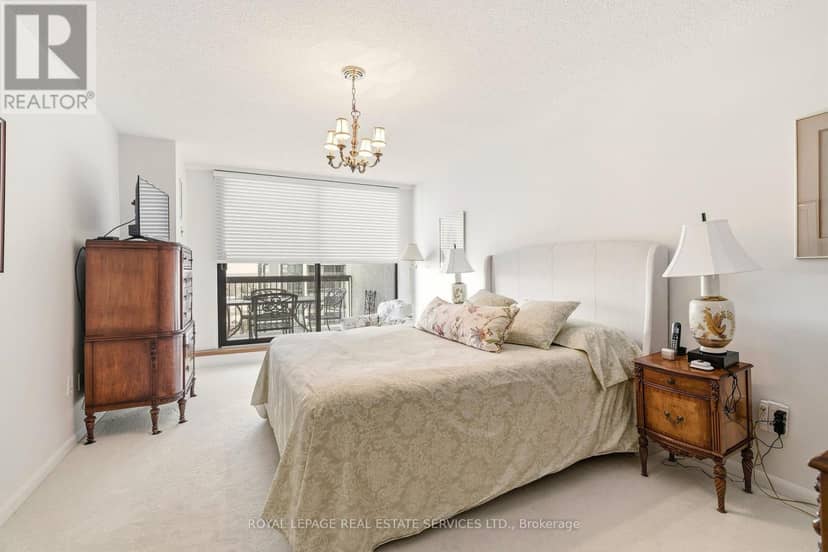 1602 - 2180 Marine Drive — photo 19 of 38