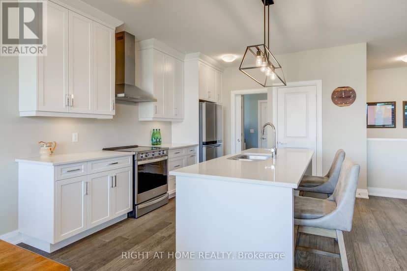 2043 Lockwood Crescent — photo 13 of 40