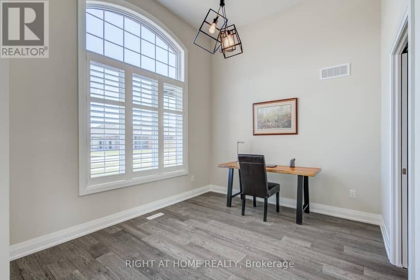 2043 Lockwood Crescent — photo 23 of 40