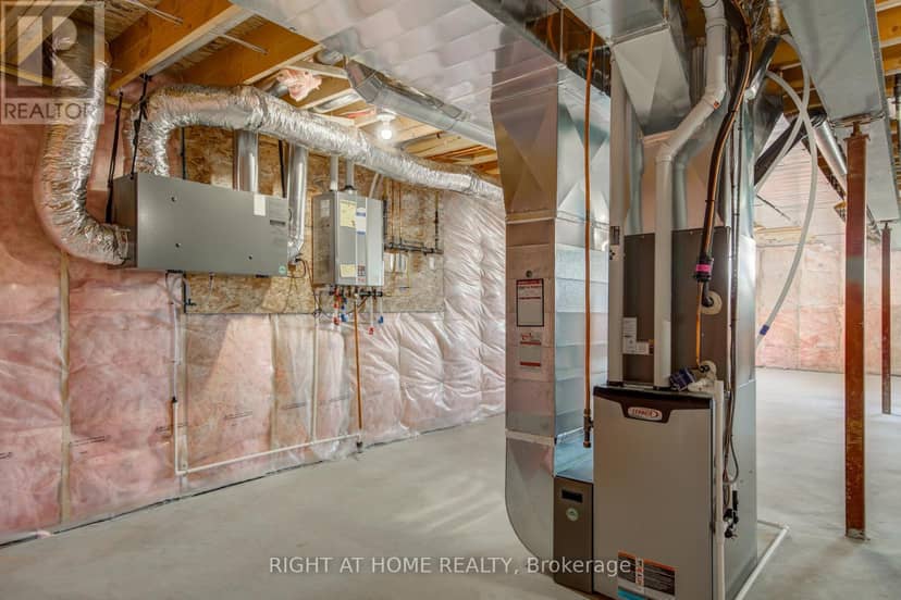 2043 Lockwood Crescent — photo 37 of 40