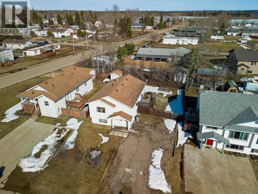 4405 HERITAGE CRESCENT, Fort Nelson, photo 2