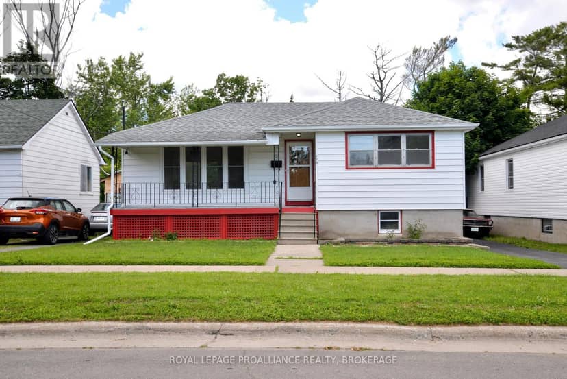 775 Alfred Crescent — photo 1 of 28