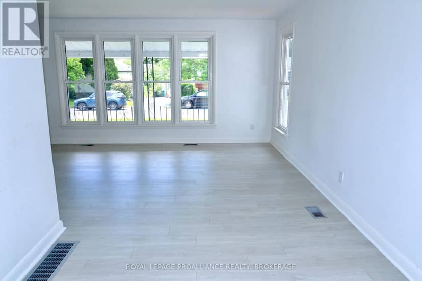 775 Alfred Crescent — photo 6 of 28