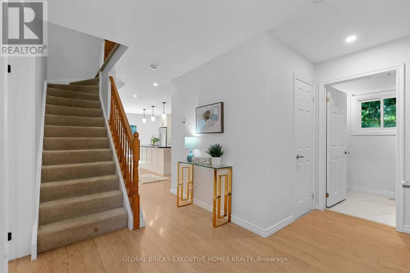 125 Andrew Street — photo 2 of 29
