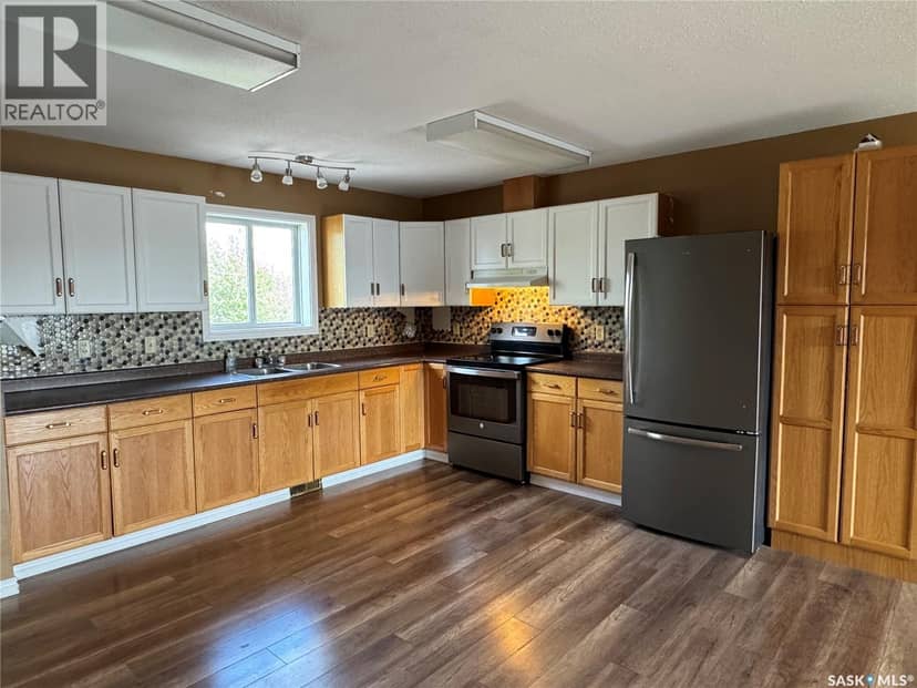 210 Bouvier CRESCENT — photo 2 of 40