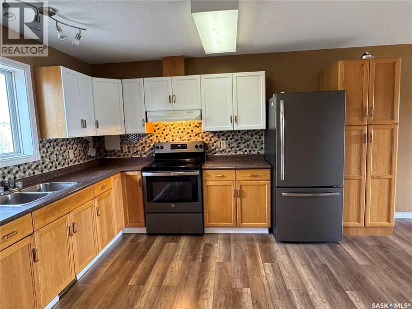 210 Bouvier CRESCENT — photo 4 of 40