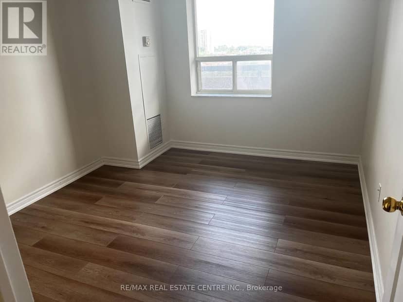 802 - 30 Malta Avenue E — photo 19 of 30