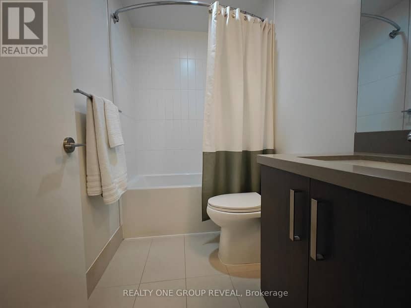 213S - 455 Front Street E — photo 5 of 12